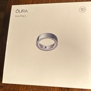 Oura Ring 4 in Shiny Silver